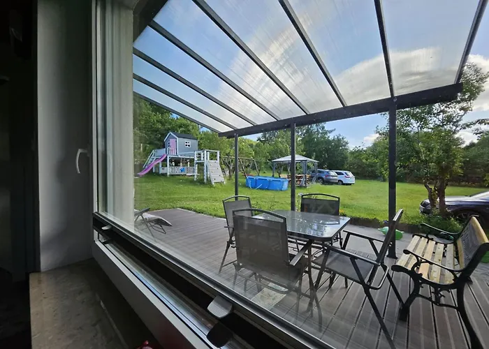 Nad Jeziorem 度假居 *